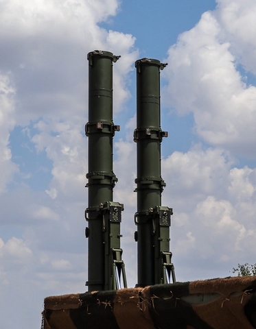 Cận cảnh 2 ống phóng đạn tên lửa đạn đạo R-500 trên tổ hợp Iskander-K.