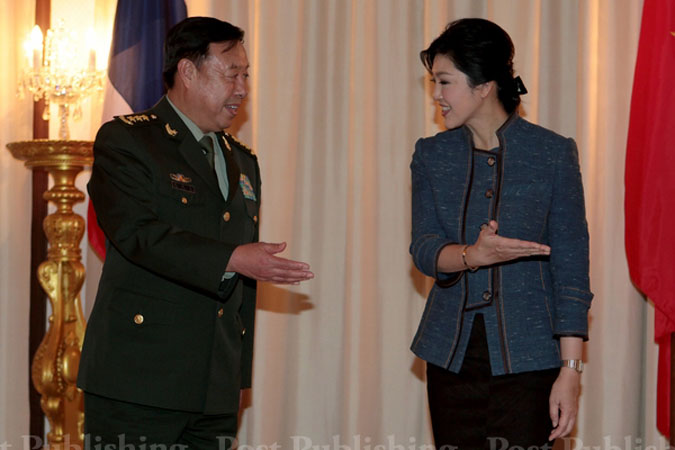 Trong một diễn biến khác, chiều hôm qua (24/7), Thủ tướng Thái Lan Yingluck Shinawatra đã có buổi tiếp đón và hội đàm với Phó Chủ tịch Quân ủy trung ương Trung Quốc Phạm Trường Long tại Phủ thủ tướng. Chuyến thăm Bangkok của ông Phạm Trường Long nằm trong khuôn khổ chuyến công du 3 nước gồm: Kazakhstan, Myanmar và Thái Lan. Trong đó, Thái Lan là chặng dừng chân cuối cùng của Phó Chủ tịch Quân ủy trung ương Trung Quốc sau khi rời đất nước chùa Vàng. Thủ tướng Thái Lan Yingluck Shinawatra đã nhấn mạnh quan điểm của Bangkok là ủng hộ giải pháp hòa bình cho vấn đề tranh chấp lãnh thổ trên Biển Đông.