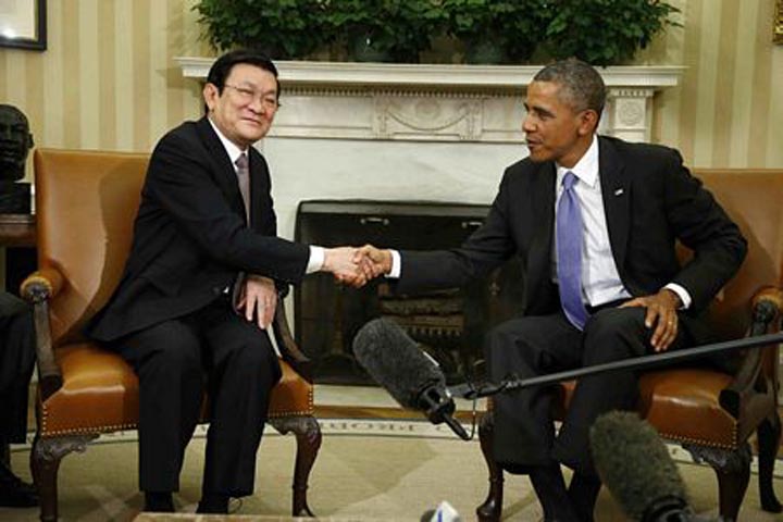 Nhân cuộc hội đàm, Chủ tịch nước Trương Tấn Sang đã mời Tổng thống Obama và Phu nhân thăm chính thức Việt Nam vào thời gian thích hợp.  