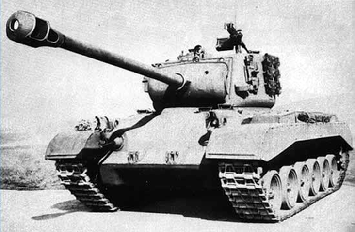 M26 Pershing của Mỹ là loại xe tăng hạng nặng, tham chiến trong chiến tranh Triều Tiên, sau một thời gian ngắn tham gia Thế chiến thứ II. Nó bị rút khỏi cuộc chiến trên bán đảo này vì không đủ mạnh và trục trặc kỹ thuật. M26 Pershing có, khối lượng : 41,7 tấn, kích cỡ: 8,8 m x 3,5 m x 2,8 m, vỏ thép (tối đa) : 102 mm, tầm hoạt động: 148 km, tốc độ : 45 km/h, vũ khí chính : Pháo 90 mm 