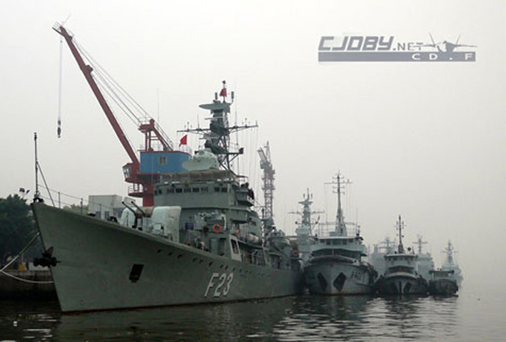 Hiện trong biên chế quân đội Myanmar có hai tàu khu trục Type-053H1 do Trung Quốc sản xuất. Hai chiếc tàu này được Bắc Kinh bàn giao cho Myanmar vào năm 2012.