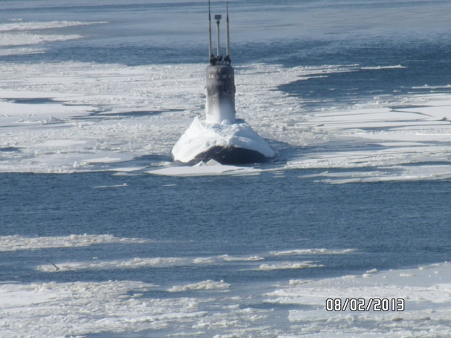 Tàu ngầm Hà Nội vượt biển trong băng giá khi thử nghiệm trên biển Baltic hồi đầu năm 2013 vừa qua.