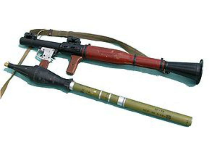 RPG-7 là biến thể nâng cấp từ RPG-2 với nhiều cải tiến quan trọng, súng được chấp nhận sử dụng trong quân đội Liên Xô vào năm 1961 và được triển khai ở cấp độ tiểu đội chống tăng cá nhân. RPG-7 được Liên Xô chuyển giao cho Việt Nam vào những năm 1965-1966, đến năm 1966 đã được trang bị cho một số đơn vị chủ lực.