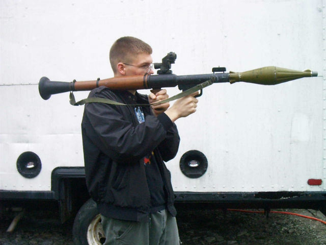 Về ống phóng RPG-7 cũng có nhiều cải tiến, do áp dụng thuật phóng mới nên ống phóng có khối lượng lớn hơn và phức tạp hơn trong chế tạo. Đuôi ống phóng được thiết kế với kiểu hình phễu, kiểu thiết kế này khi bắn gần như không tạo ra khói về phía sau.