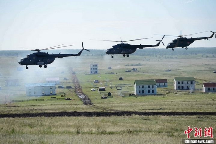 Dàn trực thăng vận tải/tấn công Mi-8/17 của Nga hỗ trợ từ trên không