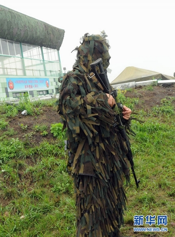 Lính bắn tỉa Nga trong trang phục ngụy trang.
