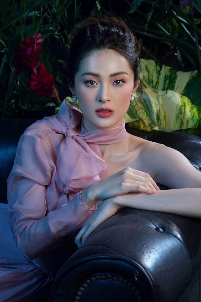 Người mẫu Hạ Vi cũng xuất hiện trong bộ ảnh quy tụ dàn mỹ nhân đình đám của showbiz Việt.  