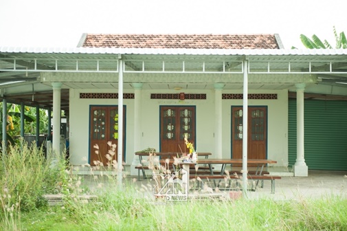 Căn nhà khang trang vừa được xây sửa lại của gia đình Nam Em tại quê Tiền Giang.    