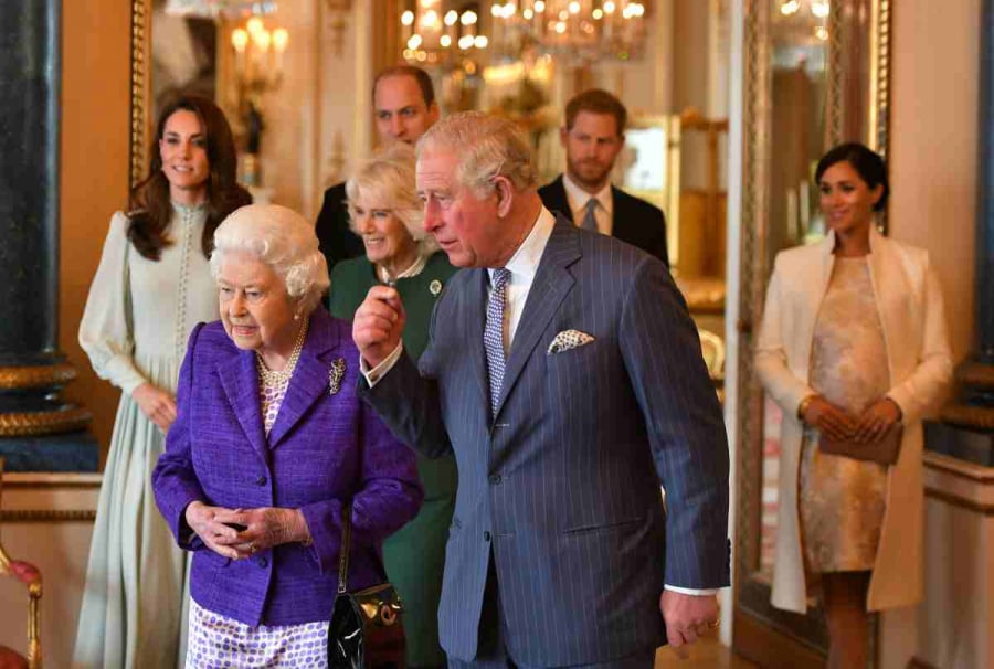 Trước đó vào ngày 5/3, Công nương Kate và Công nương xứ Meghan cùng gia đinh Hoàng gia đến dự bữa tiệc kỷ niệm 50 năm Thái tử Charles trở thành Hoàng tử xứ Wales tại Cung điện Buckingham do Nữ hoàng Elizabeth II tổ chức. Đây là lần đầu tiên hai công nương tái hợp trước công chúng kể từ sau giáng sinh năm ngoái cho đến nay.