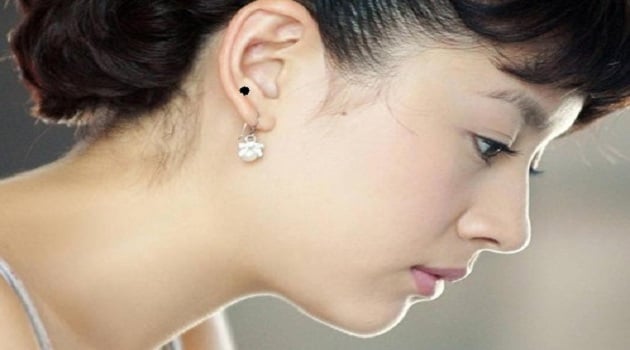 Phụ nữ có nốt ruồi ở vành tai thường dễ ngoại tình