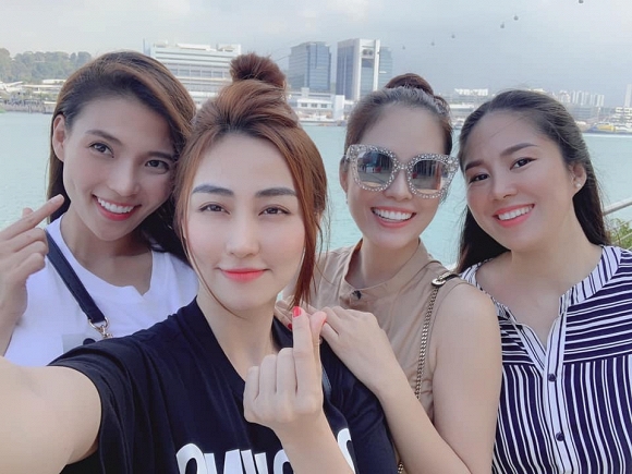 Hội bạn thân của Ngân Khánh cùng nhau đi du lịch Singapore    