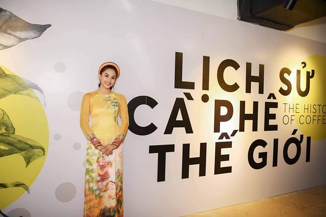 Những ngày này không chỉ có H'Hen Niê mà còn có rất nhiều nhan sắc Việt đang tụ hội về Buôn Ma Thuột để tham dự Lễ hội cà phê 2019 trong đó có Hoa hậu Tiểu Vy.  