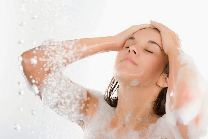 Tắm nước nóng giúp giảm đau trong những ngày nguyệt san 