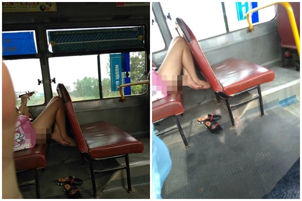 Cô gái ăn mặc phản cảm ngồi trên xe buýt.