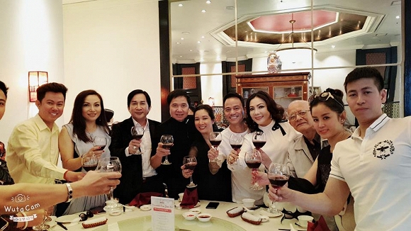 Nhiều bạn bè, đồng nghiệp tham dự tiệc kỉ niệm 4 năm ngày cưới của vợ chồng Thanh Thanh Hiền - Chế Phong.    