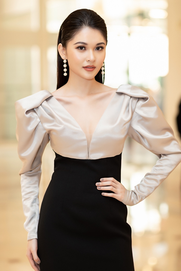 Thùy Dung sinh năm 1996, tốt nghiệp Đại học Ngoại thương TP HCM. Năm 2016, cô đăng quang Hoa khôi Ngoại thương, Á hậu 2 Hoa hậu Việt Nam 2016. Năm 2017, người đẹp tiếp tục đại diện dự thi Hoa hậu Quốc tế tại Nhật, giành giải 'Đại sứ du lịch'.     