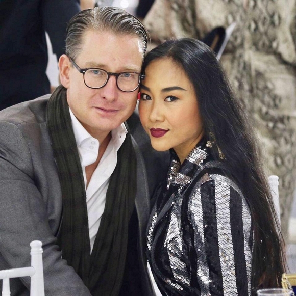 Đoan Trang và chồng doanh nhân người Thụy Điển - Johan Wicklund cao to điển trai.