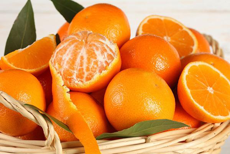 Cam quýt bưởi nhiều vitamin C gây loét dạ dạy khi đang đói mẹ bầu không nên ăn