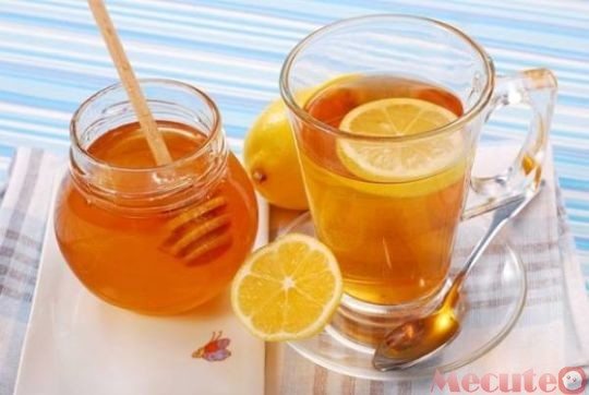 Mối sáng mẹ bầu uống một cốc mật ong với cam hoặc chanh sẽ tăng cường hệ miễn dịch của mẹ