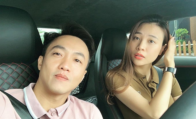 Trong một bức ảnh mới đăng tải gần đây, Đàm Thu Trang gọi Cường Đô La là “bạn cùng nhà“. Có tin đồn cặp đôi sẽ tổ chức đám cưới vào tháng 5 nhưng cả hai vẫn chưa lên tiếng xác nhận.    