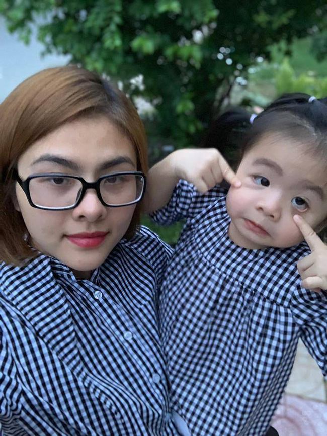 Con gái Vân Trang càng lớn càng giống mẹ xinh đẹp