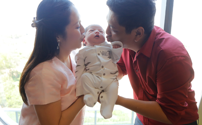 Thanh Thúy cùng chồng và cậu con trai mới sinh