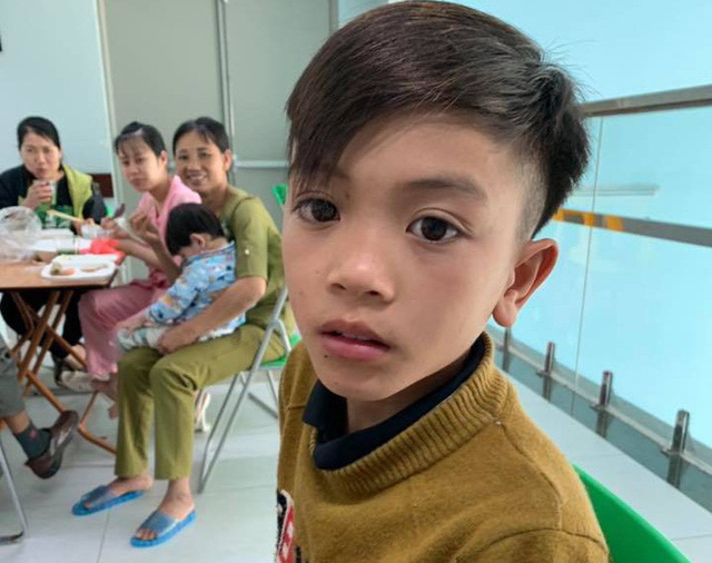 Chiến đạp xe từ Sơn La xuống Hà Nội thăm em.