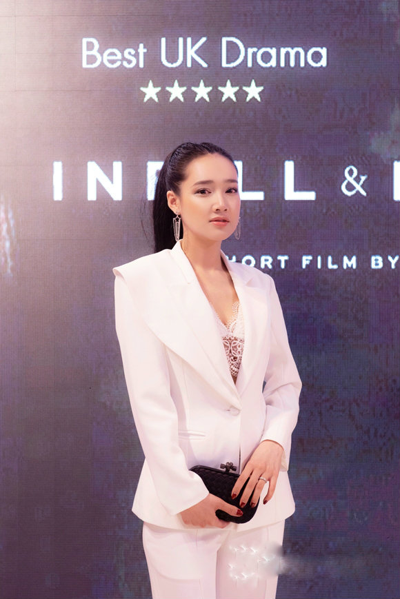 Nhã Phương tại buổi cảm ơn khán giả và báo chí sau khi đoạt giải Nữ diễn viên chính xuất sắc nhất và Phim chính kịch Anh xuất sắc nhất cho phim Infill & Full Set.