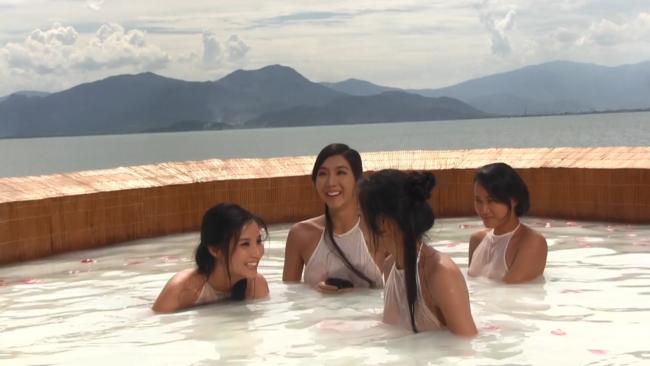 Tăng Thanh Hà không sợ lộ ngực khi đóng cảnh tắm tiên mà cô chỉ sợ uống quá nhiều nước trong bể tắm.