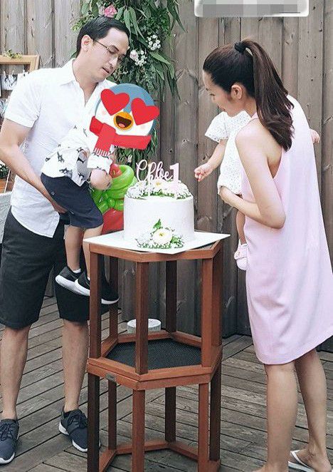 Vợ chồng Tăng Thanh Hà vốn kín tiếng trong việc chia sẻ ảnh con cái lên trang mạng xã hội, đôi lúc chỉ là những bức hình đều được chụp khuất mặt hoặc bị che lại.
