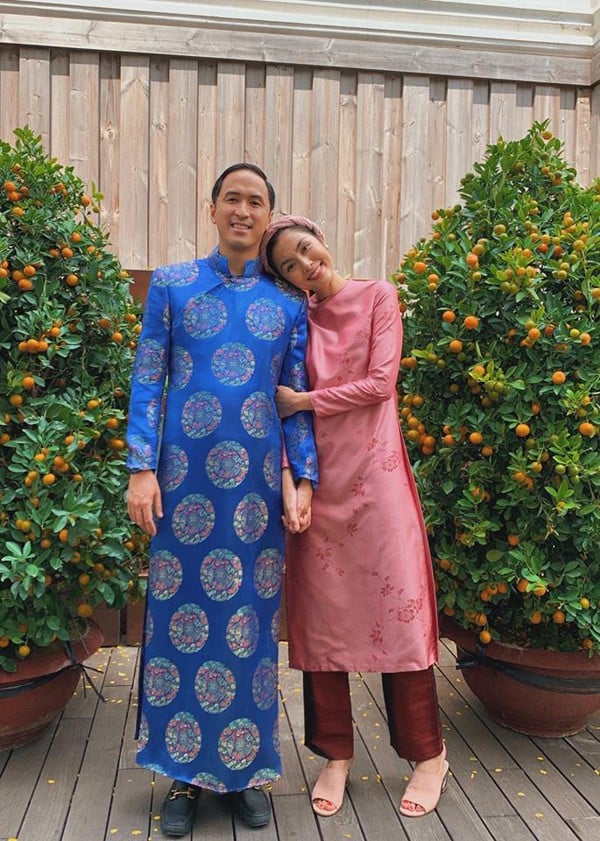 Hình ảnh hạnh phúc của Tăng Thanh Hà và chồng trong dịp Tết Kỷ Hợi.