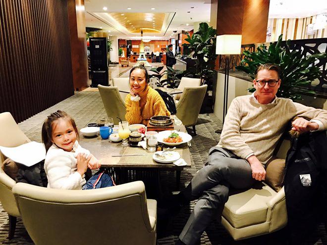 Gia đình Đoan Trang và con gái - Sol đáng yêu.
