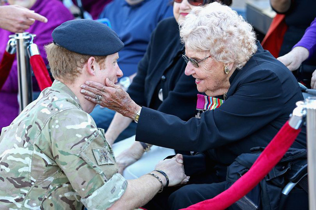 0prince-harry-visits-sydney-1-15541941419461097180232