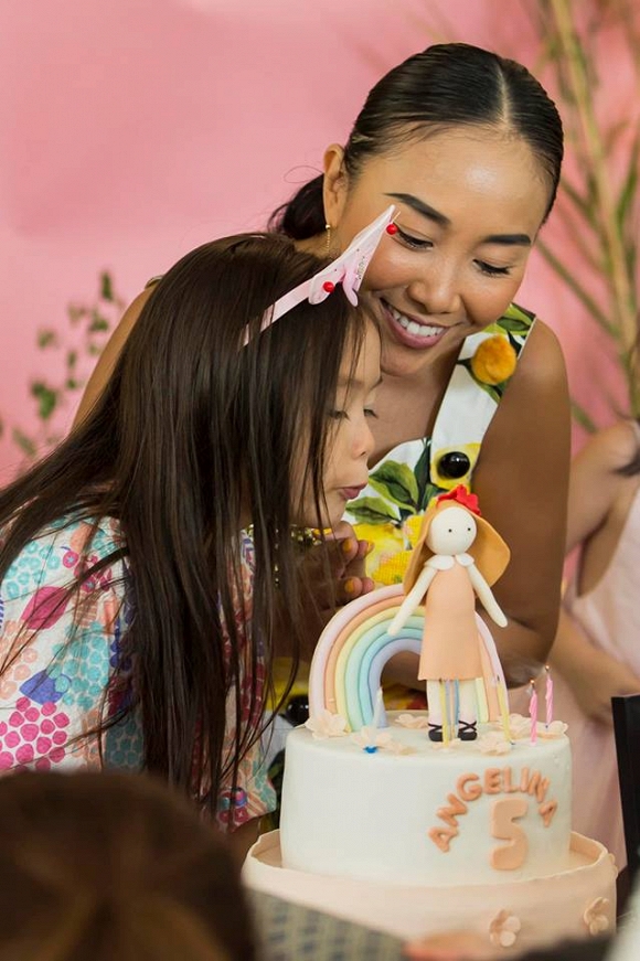 Tròn 5 tuổi, bé Sol ngày càng xinh đẹp và đáng yêu