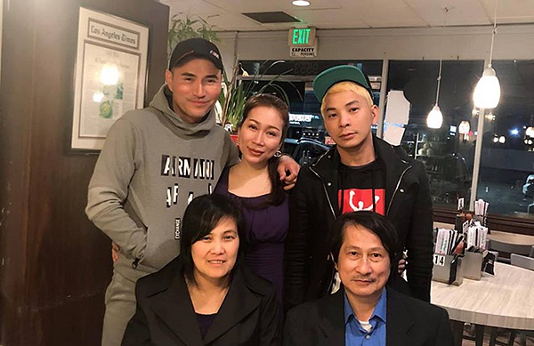 Nhóm Leon Vũ gặp vợ chồng chị gái nghệ sĩ Anh Vũ tại California.