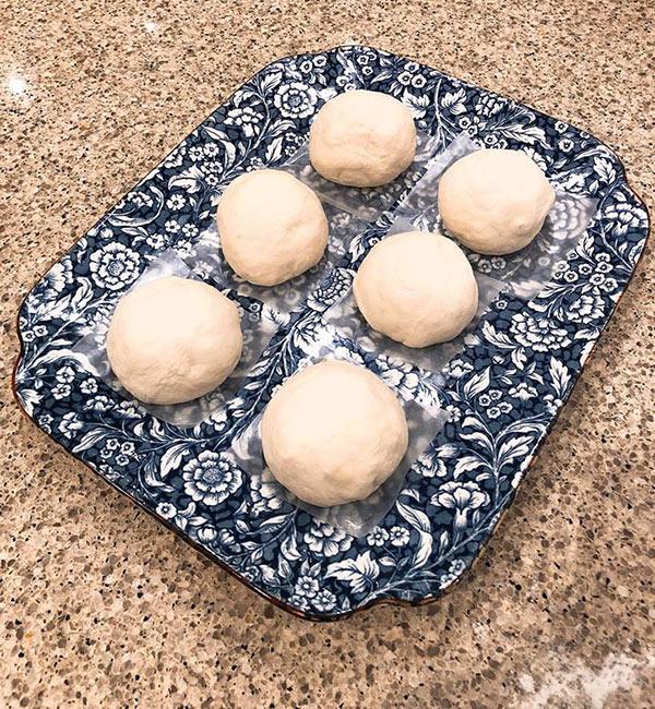 Tự tay Hà Tăng làm bánh bao cho gia đình nhỏ của mình thưởng thức