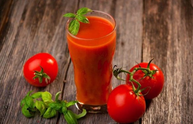 Nước ép cà chua “rẻ tiền” nhưng áp dụng 7 công thức sau vừa đẹp da lại tốt cho sức khỏe