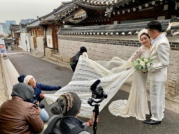 Vợ chồng Ốc Thanh Vân sang tận Hàn Quốc để chụp ảnh kỷ niệm 11 năm ngày cưới.