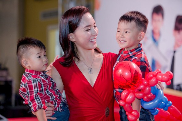 Dương Trương Thiên Lý hiện đã là bà mẹ 2 con.    
