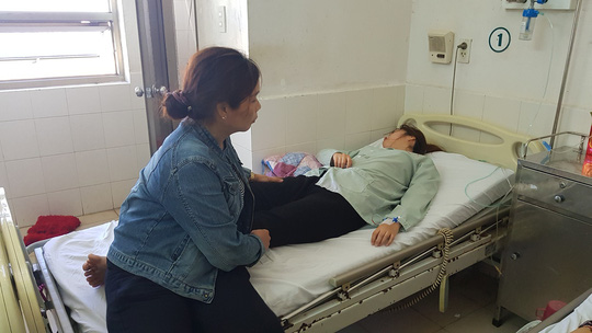 Cô T. đang được cấp cứu tại Bệnh viện Đa khoa Phú Yên.