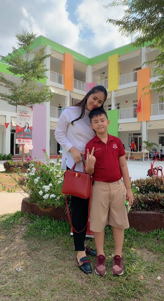 Hiện tại con trai của Lê Phương vẫn đang ở cùng ông bà ngoại. Cô cũng hi vọng sẽ sớm đoàn tụ với con trai.    