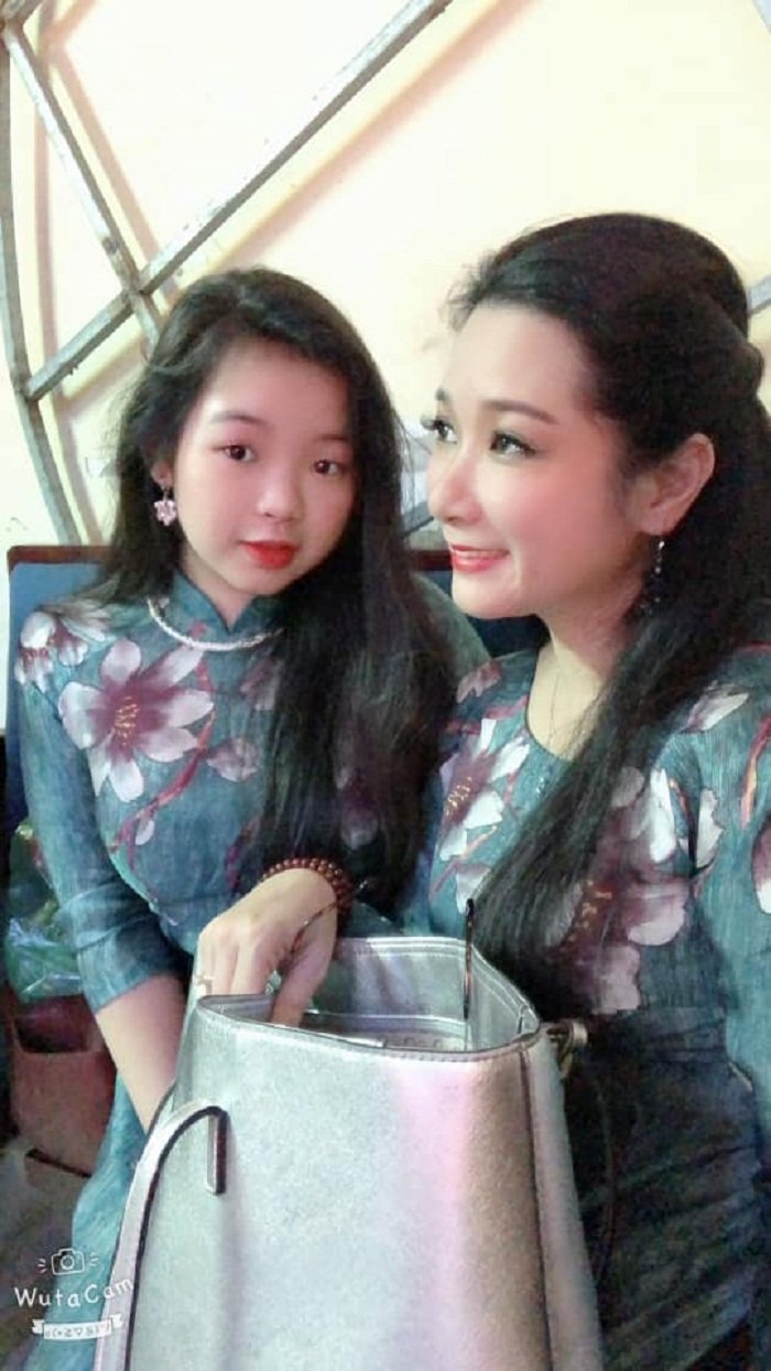 Thái Phương đã không ít lần đứng trên sân khấu song ca cùng mẹ. Cô cũng có ý định gắn bó với con đường nghệ thuật chuyên nghiệp.     