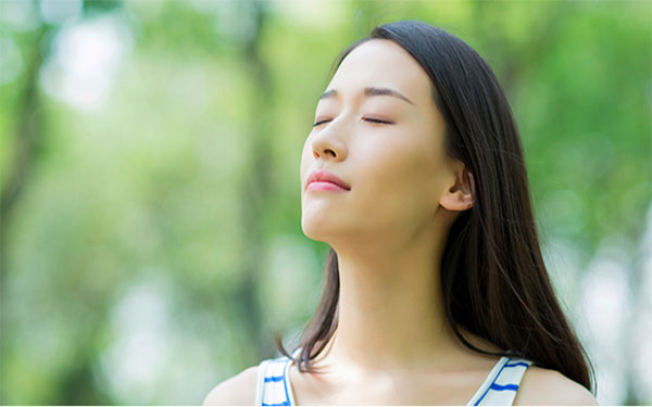 Man-kinh-som-o-phu-nu-trong-do-tuoi-tu-30-den-40