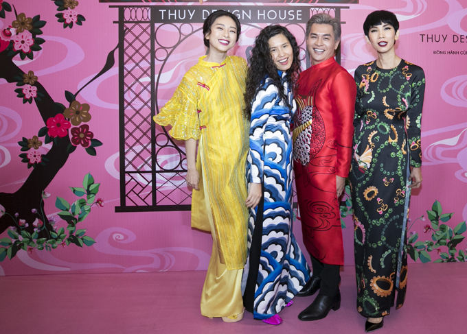Diễn viên Ngô Thanh Vân, chuyên gia trang điểm Nam Trung và siêu mẫu Xuân Lan có mối quan hệ thân thiết với nhà thiết kế Thủy Nguyễn.    