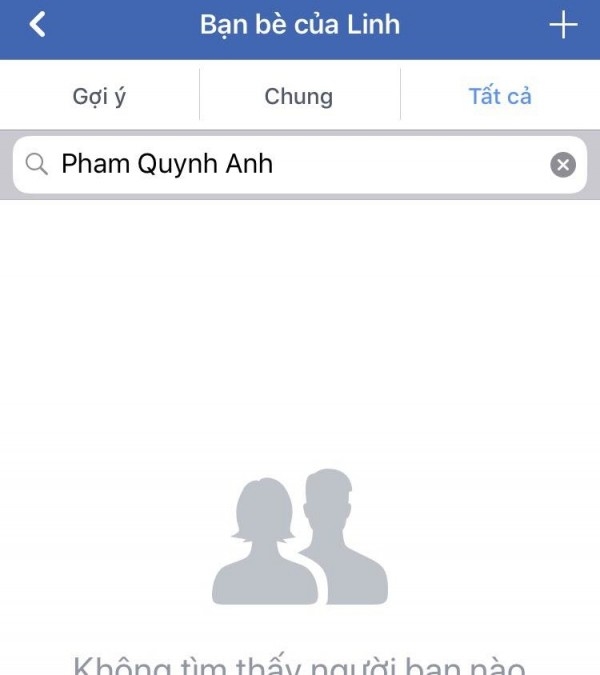 Nhưng không hiểu vì lí do gì cả hai nữ ca sĩ đã hủy kết bạn với nhau trên Facebook cũng không còn bắt gặp Hoàng Thùy Linh - Quỳnh Anh sóng đôi trong các sự kiện giải trí như trước. 