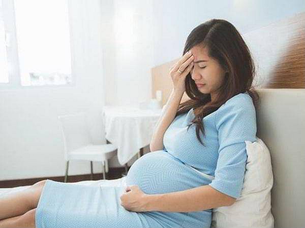 Mang thai nhiều mệt mỏi vất vả các ông chồng thương vợ hãy quan tâm chăm sóc.