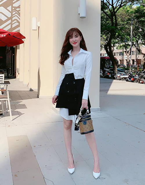 Kelly Nguyễn xinh như gái Hàn với set sơ mi váy thanh lịch, mix cùng túi hàng hiệu.    
