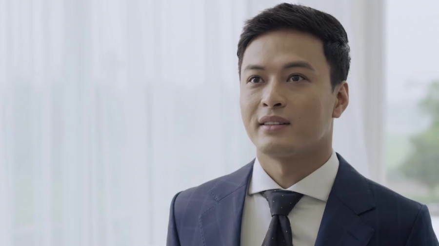 Khánh và Lam Anh gặp nhau trong ngày kỉ niệm 2 năm yêu nhau.