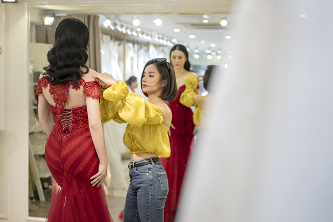 Diễn viên Phương Oanh trở thành 'nàng thơ' cho bộ sưu tập áo cưới mới của nhà thiết kế Thùy Victory.     