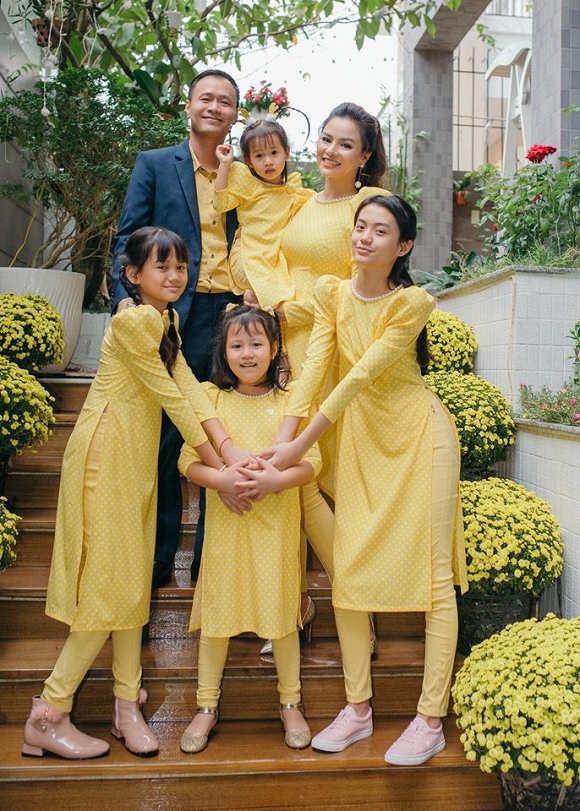 Vợ chồng Vũ Thu Phương có 4 cô con gái (2 con chung và 2 con riêng của chồng).